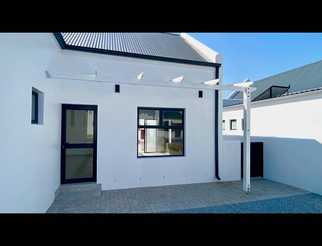 3 BEDROOM HOUSE FOR SALE IN BRITANNIA REEF ESTATE